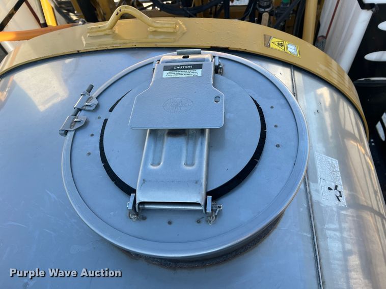 image for item MR9948 2015 Rogator RG900B  sprayer