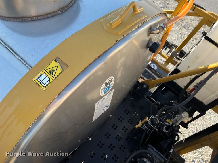 image for item MR9948 2015 Rogator RG900B  sprayer