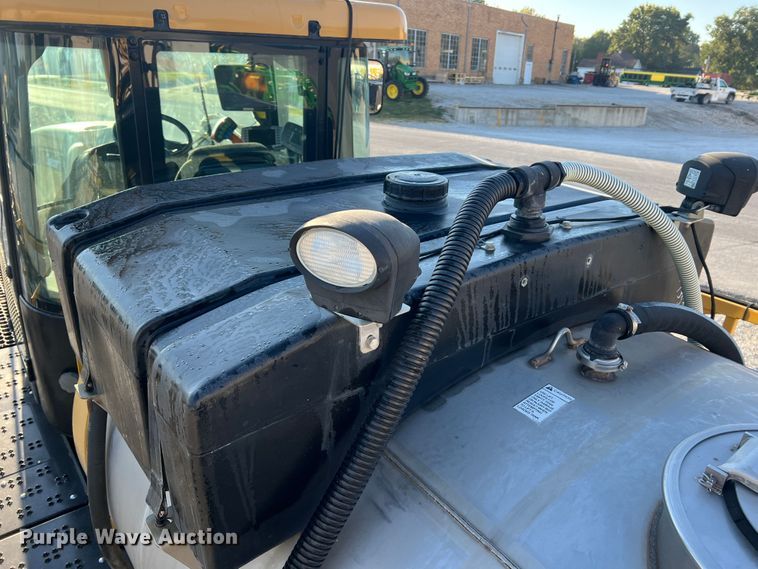 image for item MR9948 2015 Rogator RG900B  sprayer