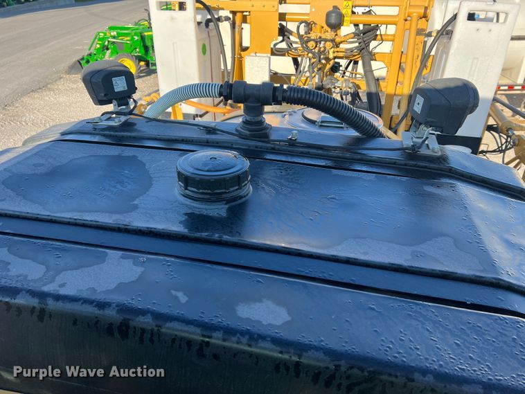 image for item MR9948 2015 Rogator RG900B  sprayer