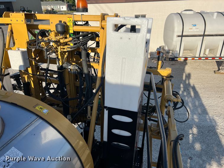 image for item MR9948 2015 Rogator RG900B  sprayer