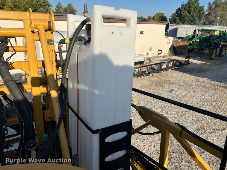 image for item MR9948 2015 Rogator RG900B  sprayer