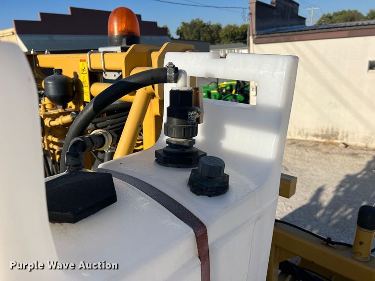 image for item MR9948 2015 Rogator RG900B  sprayer