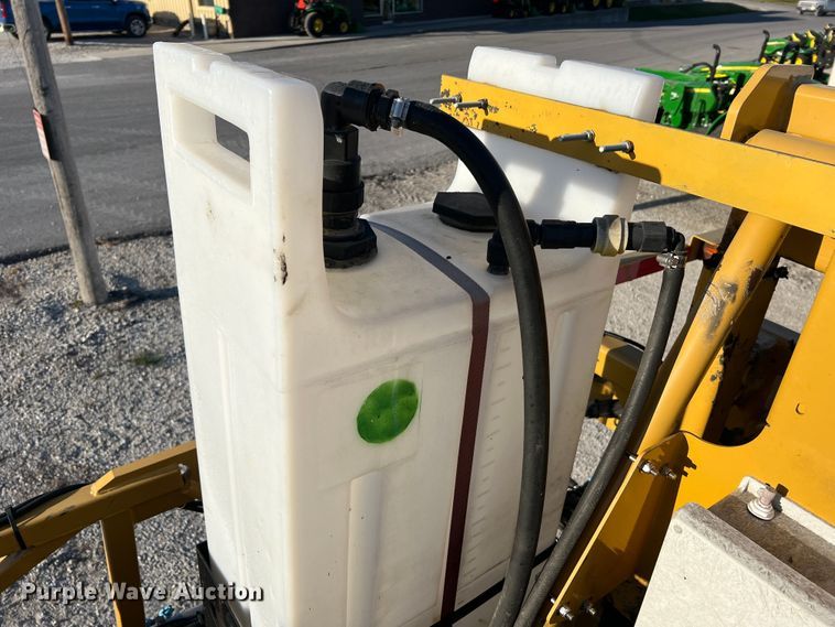 image for item MR9948 2015 Rogator RG900B  sprayer