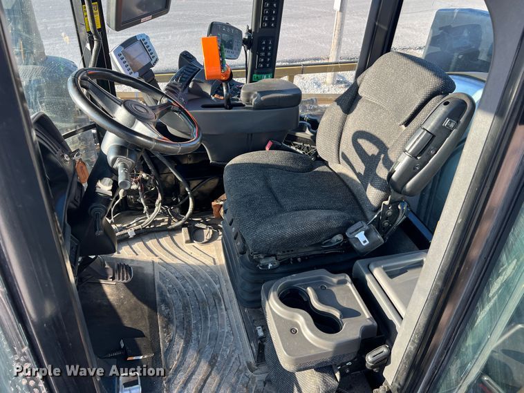 image for item MR9948 2015 Rogator RG900B  sprayer