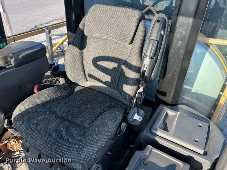 image for item MR9948 2015 Rogator RG900B  sprayer