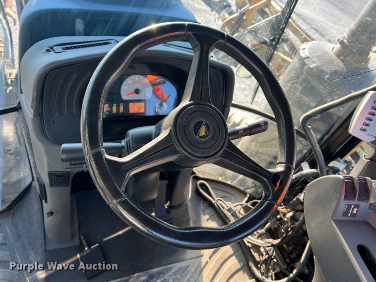 image for item MR9948 2015 Rogator RG900B  sprayer