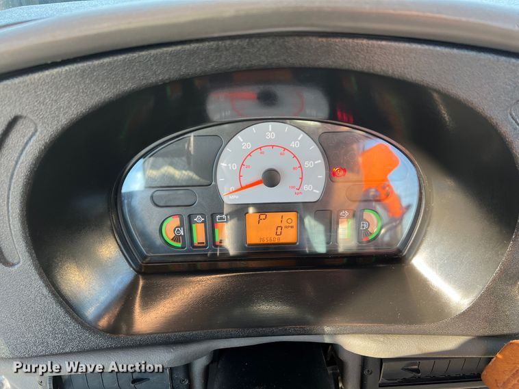 image for item MR9948 2015 Rogator RG900B  sprayer