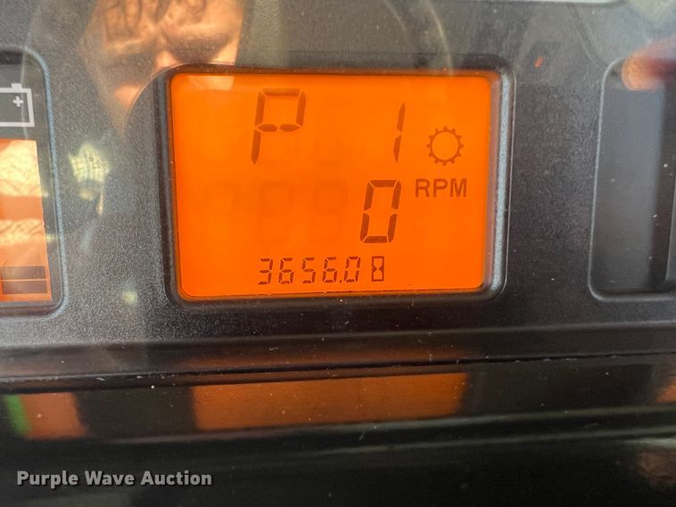 image for item MR9948 2015 Rogator RG900B  sprayer