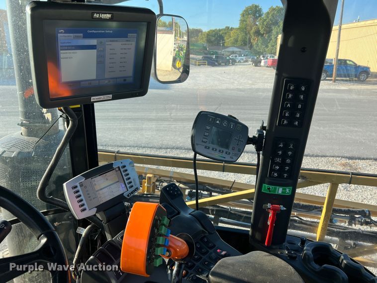 image for item MR9948 2015 Rogator RG900B  sprayer