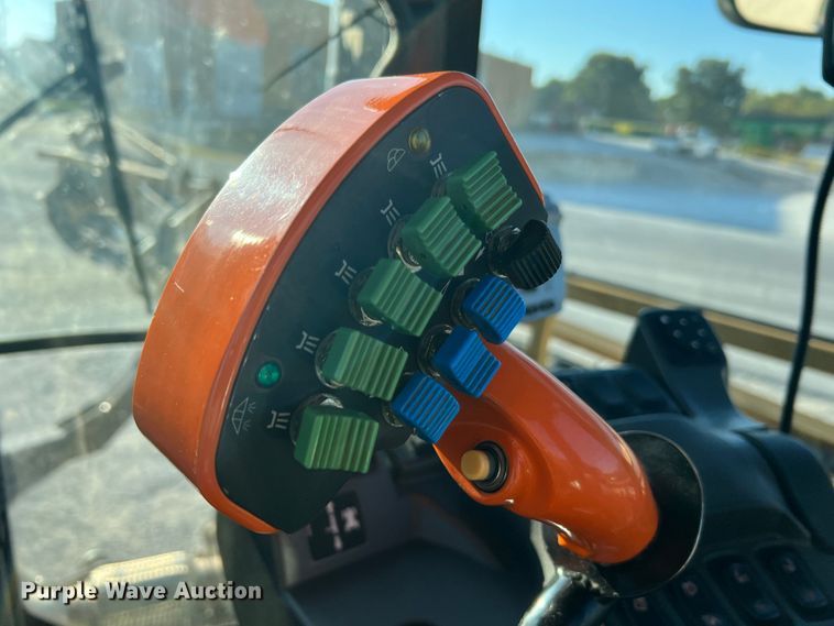 image for item MR9948 2015 Rogator RG900B  sprayer