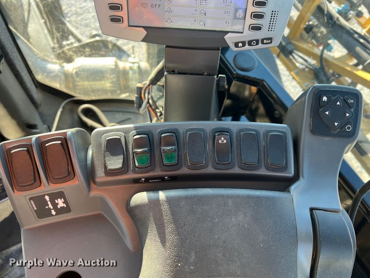 image for item MR9948 2015 Rogator RG900B  sprayer