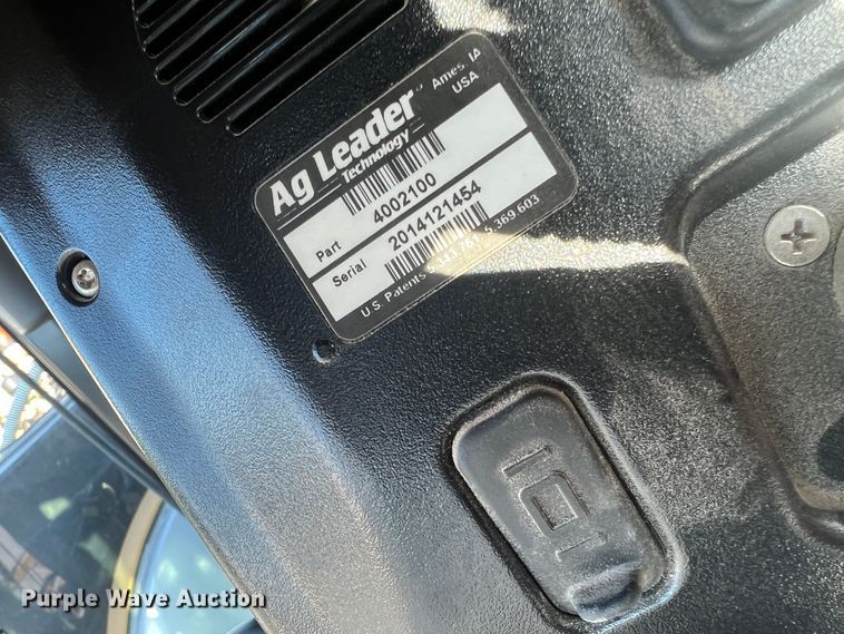 image for item MR9948 2015 Rogator RG900B  sprayer