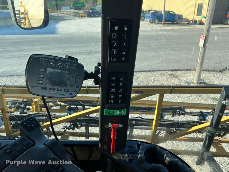 image for item MR9948 2015 Rogator RG900B  sprayer