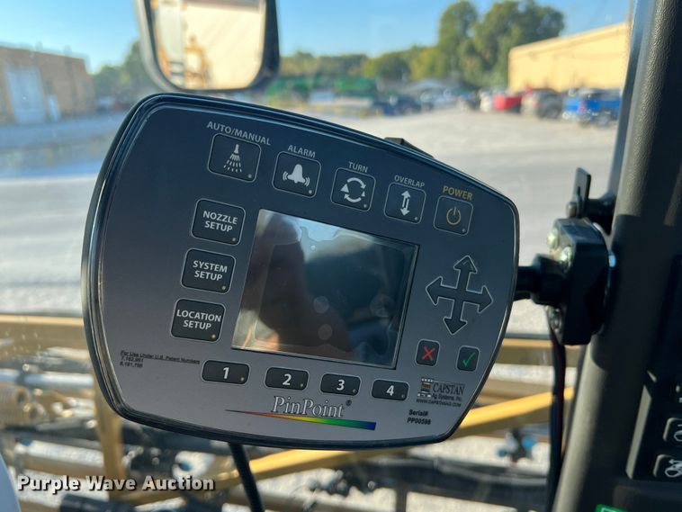 image for item MR9948 2015 Rogator RG900B  sprayer