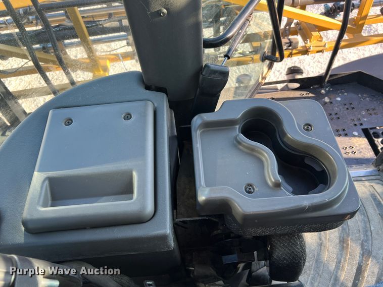 image for item MR9948 2015 Rogator RG900B  sprayer