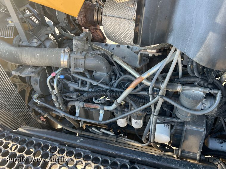 image for item MR9948 2015 Rogator RG900B  sprayer