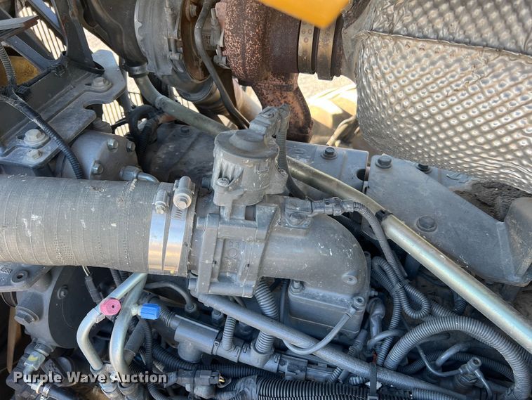 image for item MR9948 2015 Rogator RG900B  sprayer