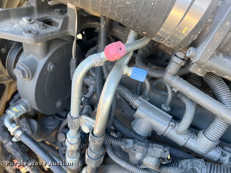 image for item MR9948 2015 Rogator RG900B  sprayer