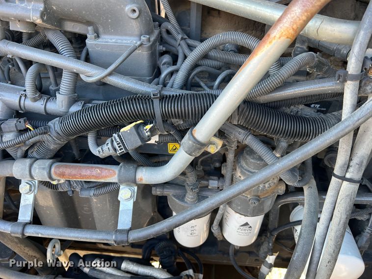 image for item MR9948 2015 Rogator RG900B  sprayer