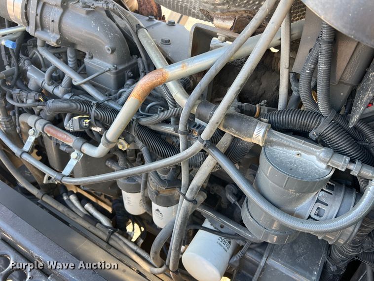 image for item MR9948 2015 Rogator RG900B  sprayer