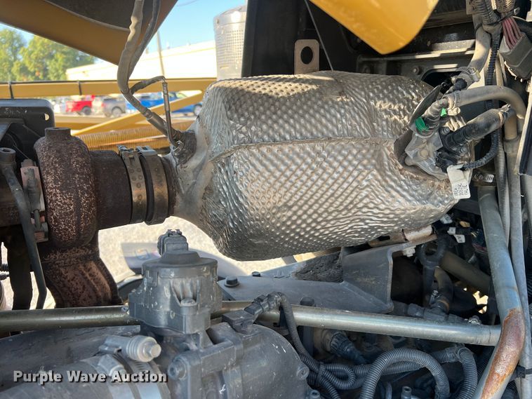 image for item MR9948 2015 Rogator RG900B  sprayer