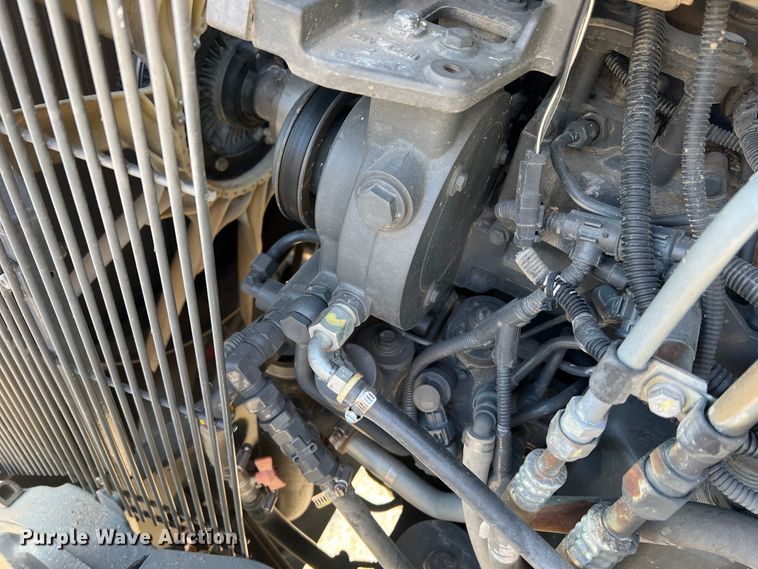 image for item MR9948 2015 Rogator RG900B  sprayer