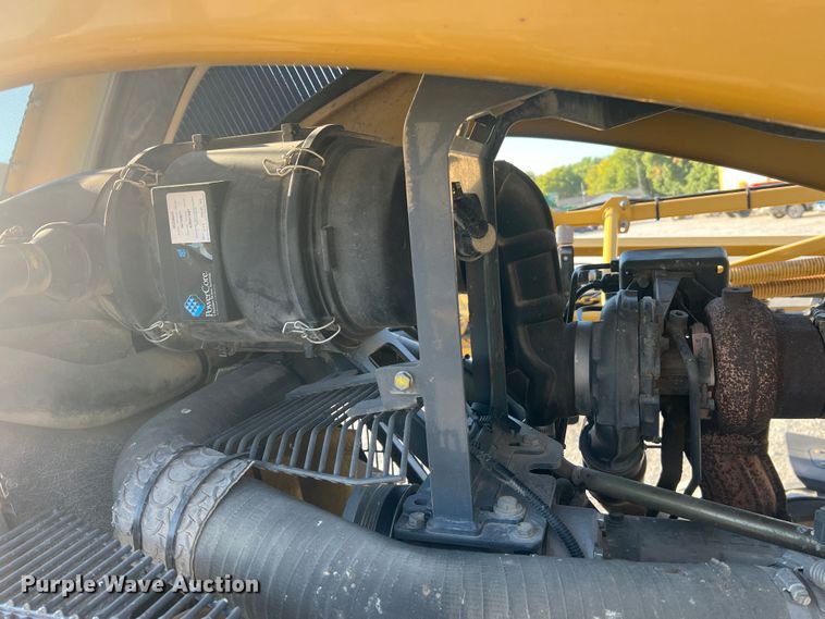 image for item MR9948 2015 Rogator RG900B  sprayer