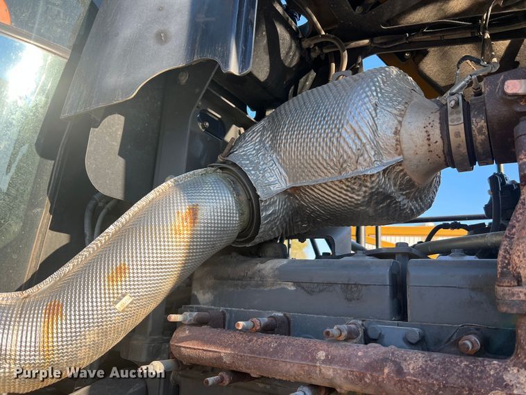 image for item MR9948 2015 Rogator RG900B  sprayer