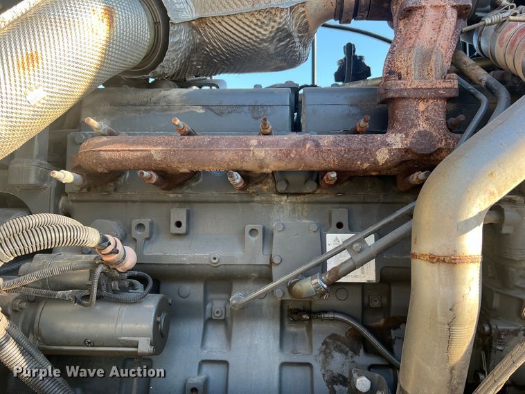 image for item MR9948 2015 Rogator RG900B  sprayer