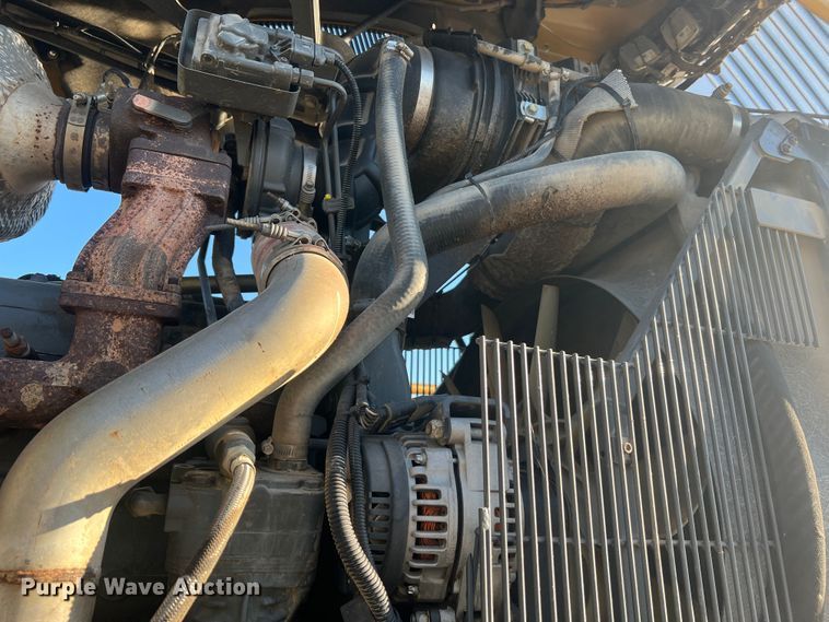 image for item MR9948 2015 Rogator RG900B  sprayer