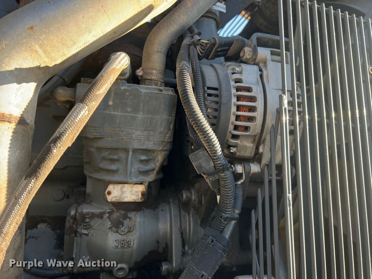 image for item MR9948 2015 Rogator RG900B  sprayer