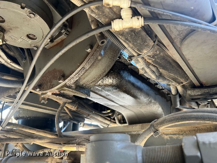 image for item MR9948 2015 Rogator RG900B  sprayer