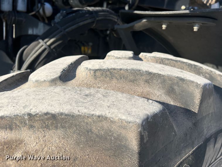 image for item MR9948 2015 Rogator RG900B  sprayer