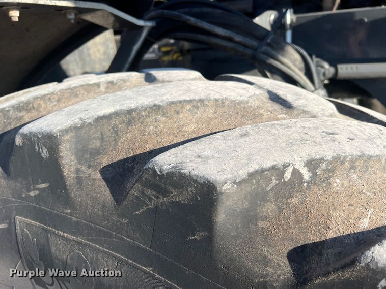 image for item MR9948 2015 Rogator RG900B  sprayer