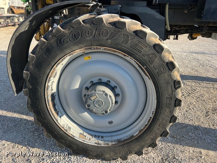 image for item MR9948 2015 Rogator RG900B  sprayer