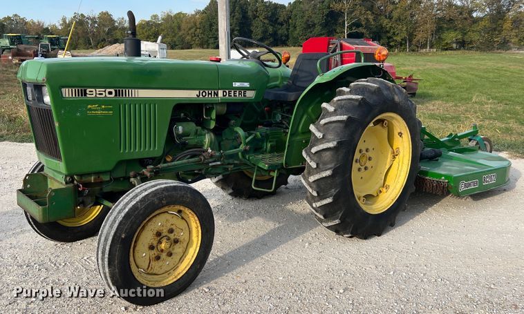 image for item MR9952 1982 John Deere 950  tractor