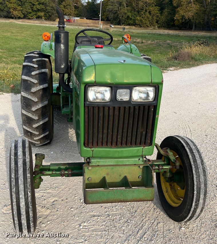 image for item MR9952 1982 John Deere 950  tractor