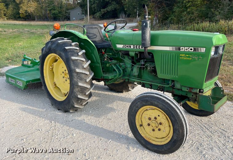 image for item MR9952 1982 John Deere 950  tractor