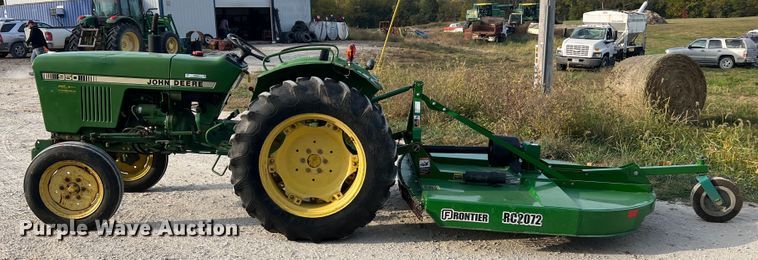 image for item MR9952 1982 John Deere 950  tractor