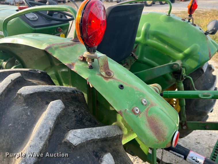 image for item MR9952 1982 John Deere 950  tractor