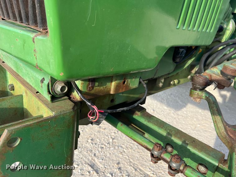 image for item MR9952 1982 John Deere 950  tractor