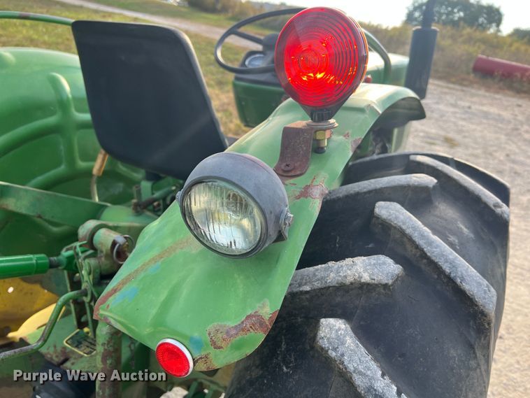 image for item MR9952 1982 John Deere 950  tractor