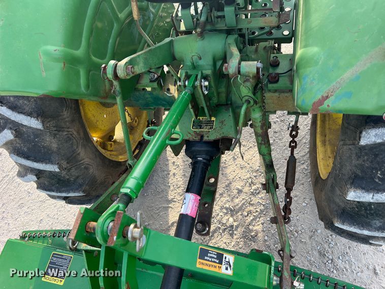 image for item MR9952 1982 John Deere 950  tractor