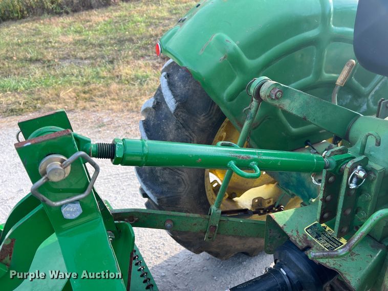 image for item MR9952 1982 John Deere 950  tractor