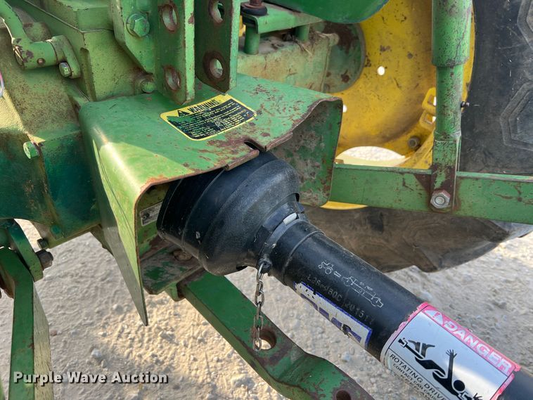 image for item MR9952 1982 John Deere 950  tractor