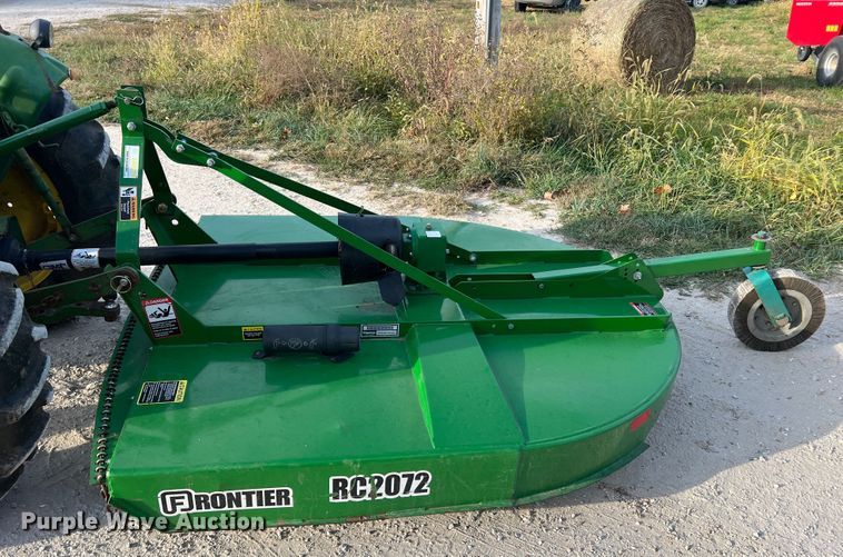 image for item MR9952 1982 John Deere 950  tractor