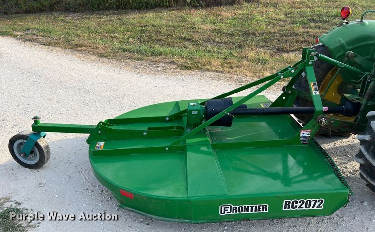 image for item MR9952 1982 John Deere 950  tractor