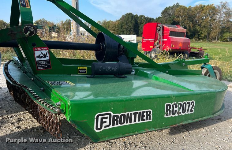 image for item MR9952 1982 John Deere 950  tractor