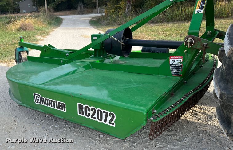 image for item MR9952 1982 John Deere 950  tractor